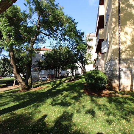 Apartment Agata In City Center Porec Room photo