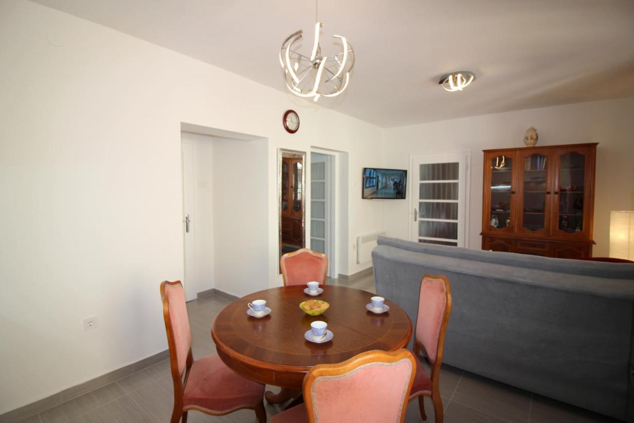 Apartment Agata In City Center Porec Exterior photo