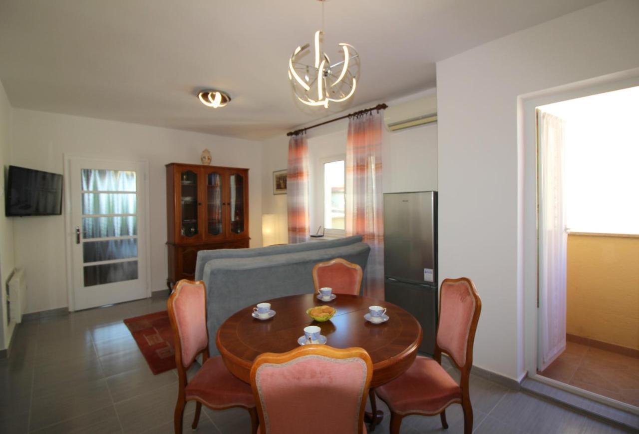 Apartment Agata In City Center Porec Exterior photo