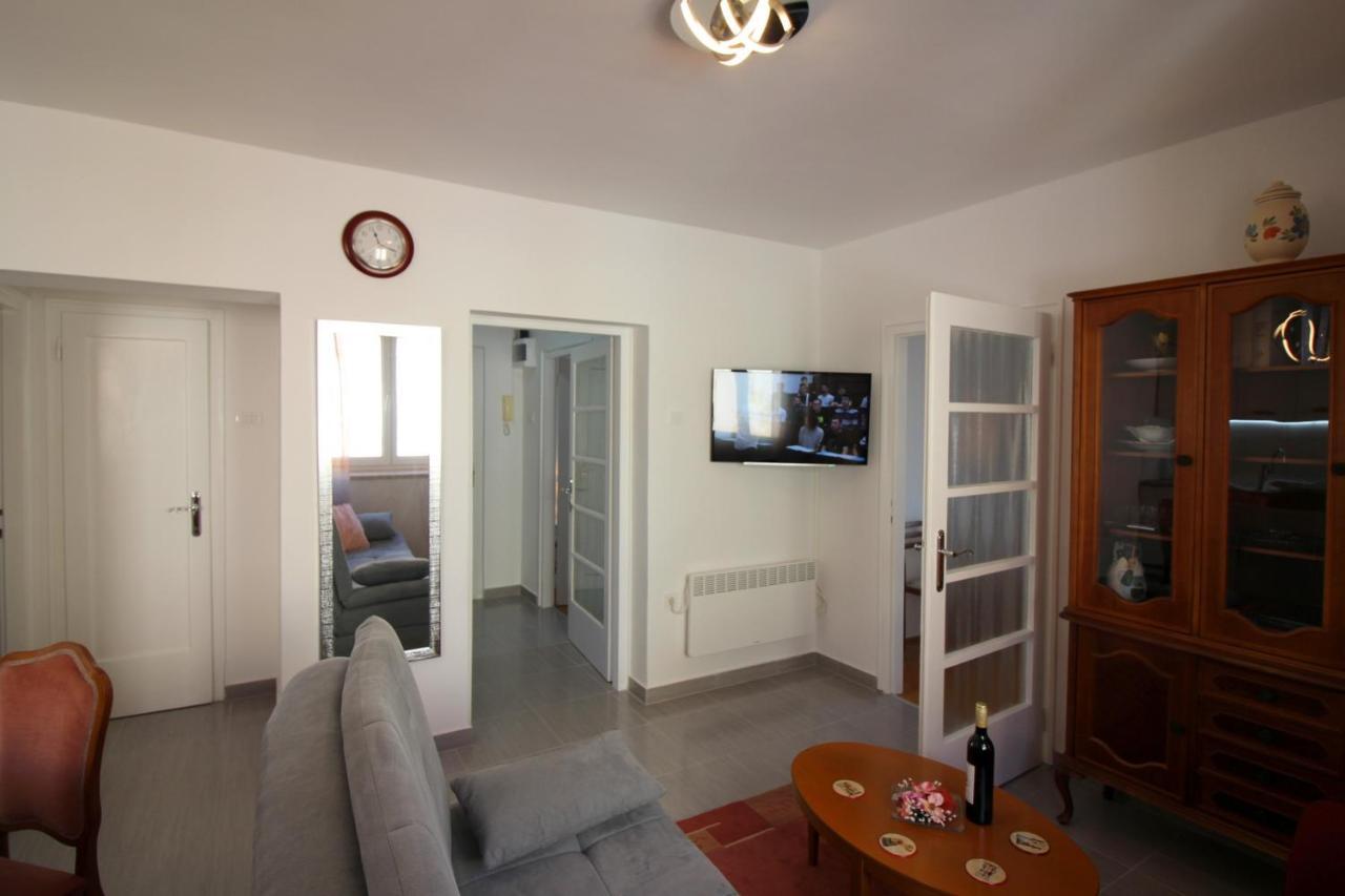 Apartment Agata In City Center Porec Exterior photo