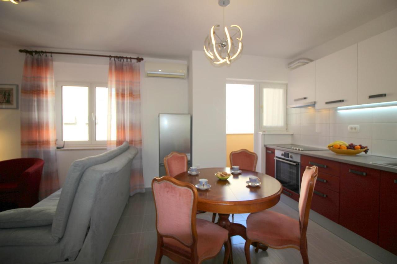 Apartment Agata In City Center Porec Exterior photo