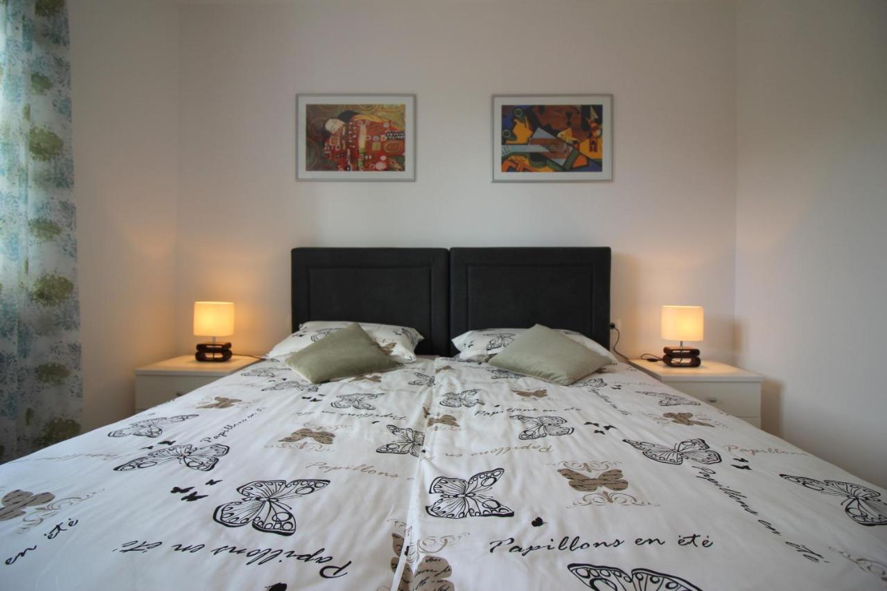 Apartment Agata In City Center Porec Exterior photo