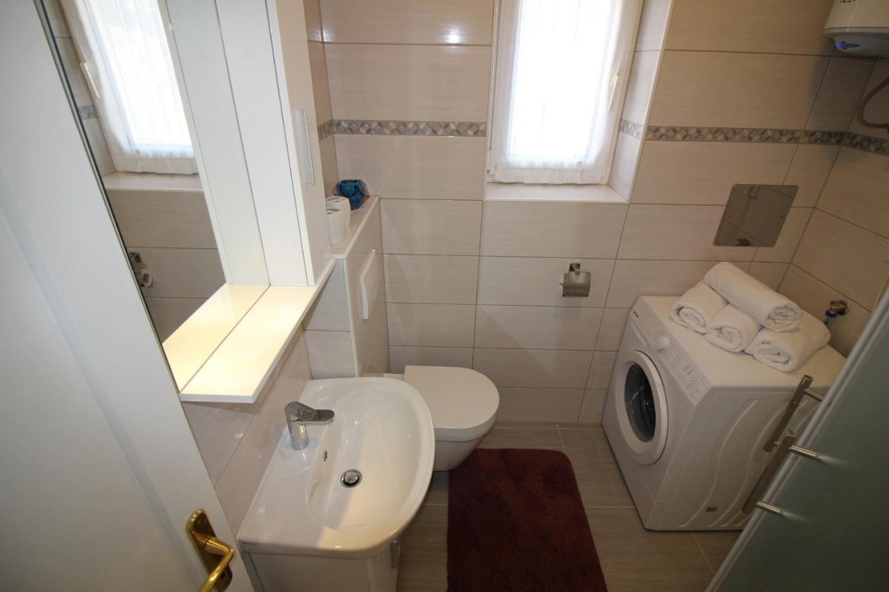 Apartment Agata In City Center Porec Exterior photo